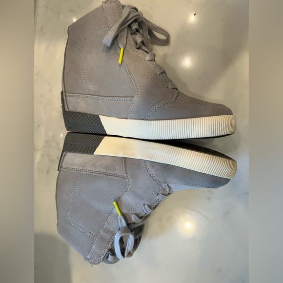 Sorel Women’s Out And About Wedge II Light Gray ankle boots - Picture 3 of 4